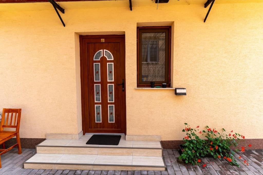 La Bebe 3 Apartment Hunedoara Ngoại thất bức ảnh