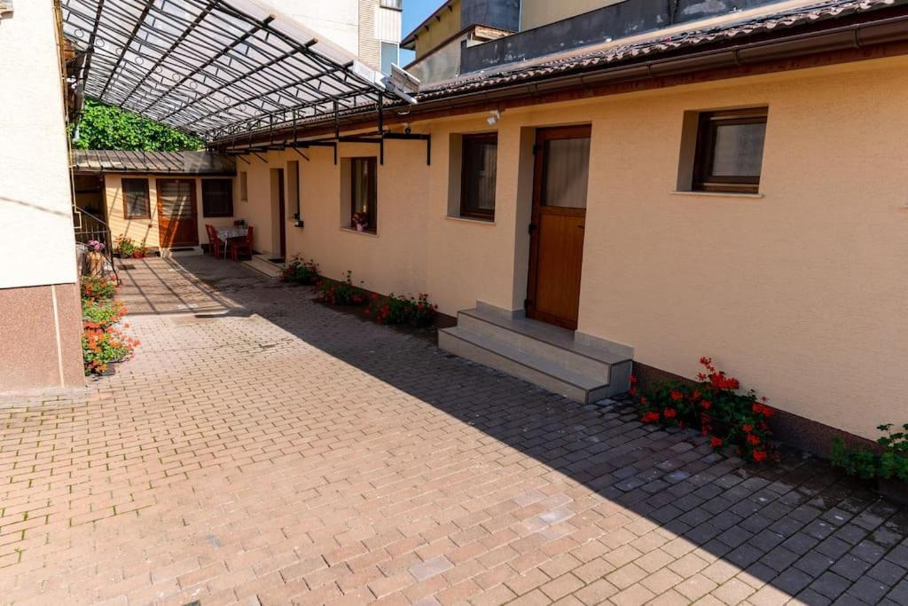 La Bebe 3 Apartment Hunedoara Ngoại thất bức ảnh